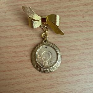 Vintage Gold tone Bow brooch w/ circle frame photo locket